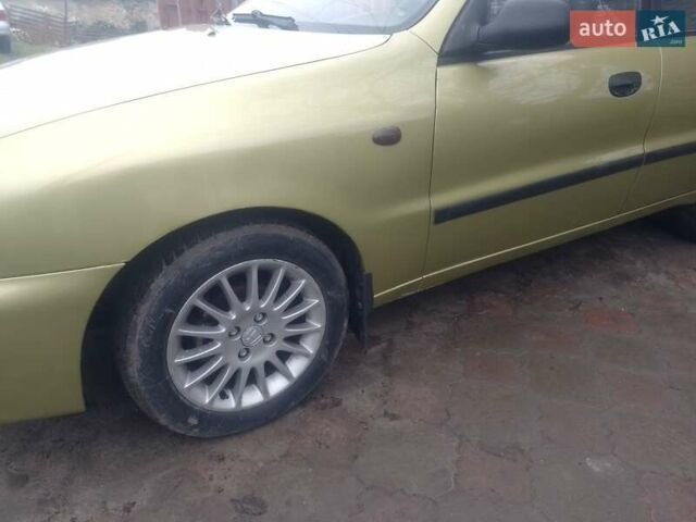 Желтый Дэу Ланос, объемом двигателя 1.5 л и пробегом 190 тыс. км за 1750 $, фото 2 на Automoto.ua