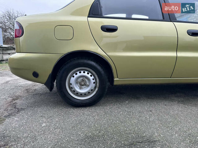 Жовтий Деу Ланос, об'ємом двигуна 1.4 л та пробігом 64 тис. км за 2550 $, фото 3 на Automoto.ua
