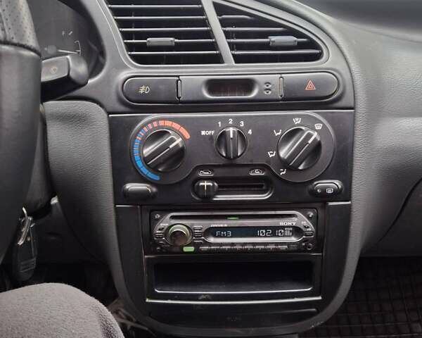 Желтый Дэу Ланос, объемом двигателя 1.49 л и пробегом 200 тыс. км за 1650 $, фото 7 на Automoto.ua