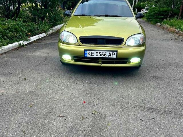 Желтый Дэу Ланос, объемом двигателя 1.5 л и пробегом 247 тыс. км за 3500 $, фото 3 на Automoto.ua