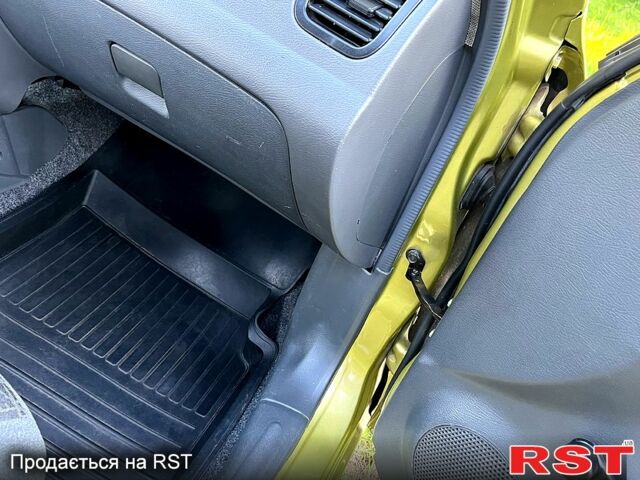 Желтый Дэу Ланос, объемом двигателя 1.5 л и пробегом 43 тыс. км за 4500 $, фото 8 на Automoto.ua