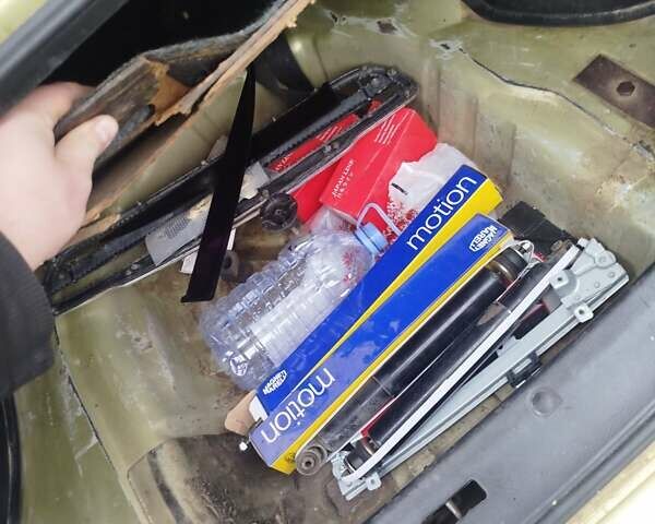 Желтый Дэу Ланос, объемом двигателя 1.5 л и пробегом 200 тыс. км за 1300 $, фото 5 на Automoto.ua