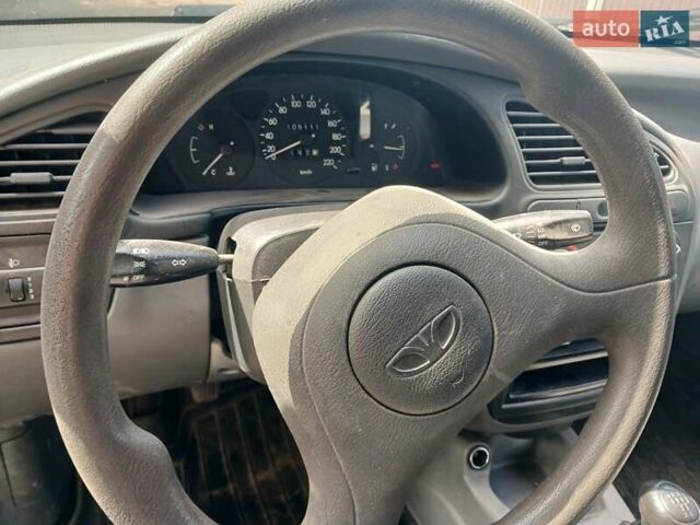 Желтый Дэу Ланос, объемом двигателя 1.39 л и пробегом 105 тыс. км за 2650 $, фото 3 на Automoto.ua