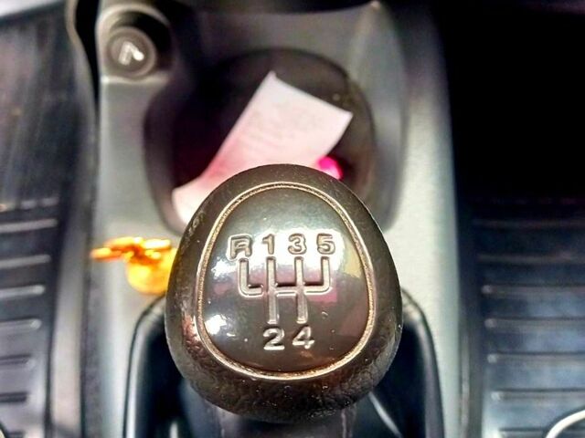 Жовтий Деу Ланос, об'ємом двигуна 1.4 л та пробігом 119 тис. км за 2450 $, фото 3 на Automoto.ua