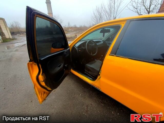 Желтый Дэу Ланос, объемом двигателя 1.4 л и пробегом 269 тыс. км за 1250 $, фото 3 на Automoto.ua