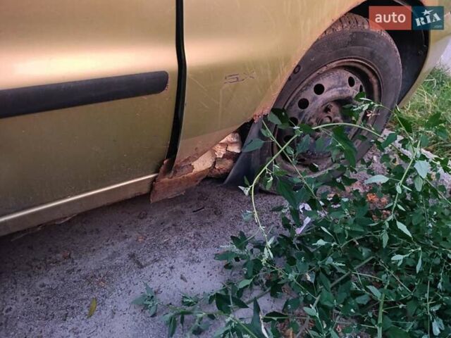 Желтый Дэу Ланос, объемом двигателя 1.6 л и пробегом 137 тыс. км за 1500 $, фото 10 на Automoto.ua