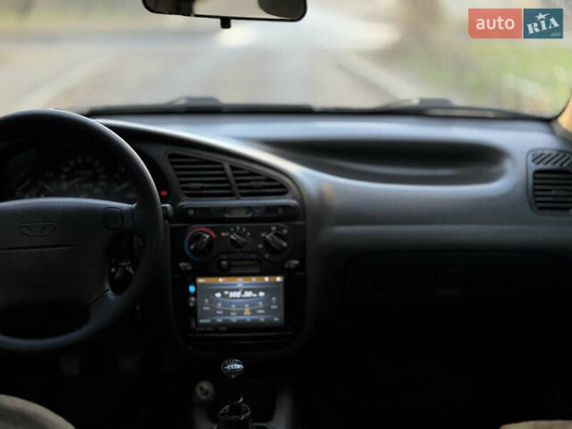 Желтый Дэу Ланос, объемом двигателя 1.6 л и пробегом 115 тыс. км за 2750 $, фото 9 на Automoto.ua