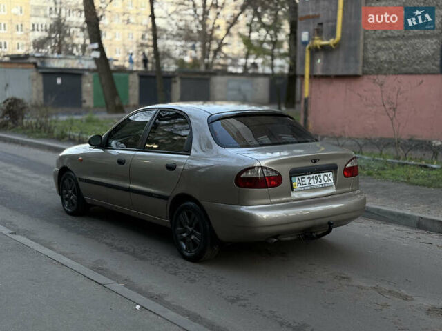 Желтый Дэу Ланос, объемом двигателя 1.6 л и пробегом 115 тыс. км за 2750 $, фото 5 на Automoto.ua