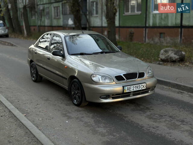 Желтый Дэу Ланос, объемом двигателя 1.6 л и пробегом 115 тыс. км за 2750 $, фото 1 на Automoto.ua