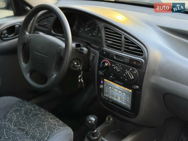 Желтый Дэу Ланос, объемом двигателя 1.6 л и пробегом 115 тыс. км за 2750 $, фото 10 на Automoto.ua