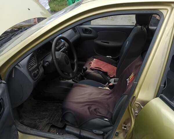 Жовтий Деу Ланос, об'ємом двигуна 1.4 л та пробігом 59 тис. км за 2000 $, фото 9 на Automoto.ua