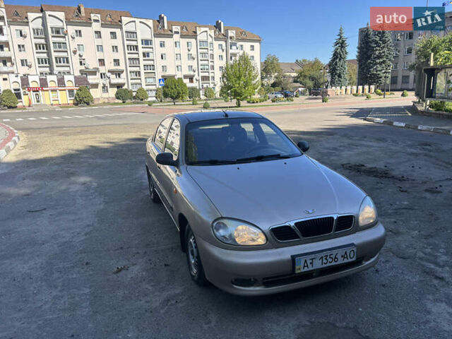 Желтый Дэу Ланос, объемом двигателя 1.4 л и пробегом 150 тыс. км за 1100 $, фото 2 на Automoto.ua