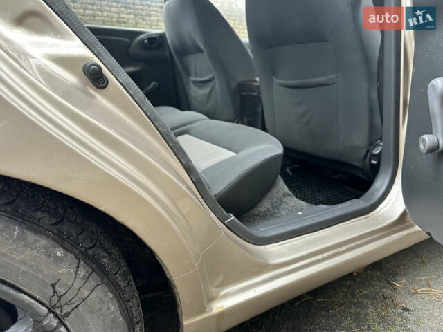 Желтый Дэу Ланос, объемом двигателя 1.5 л и пробегом 223 тыс. км за 1499 $, фото 3 на Automoto.ua