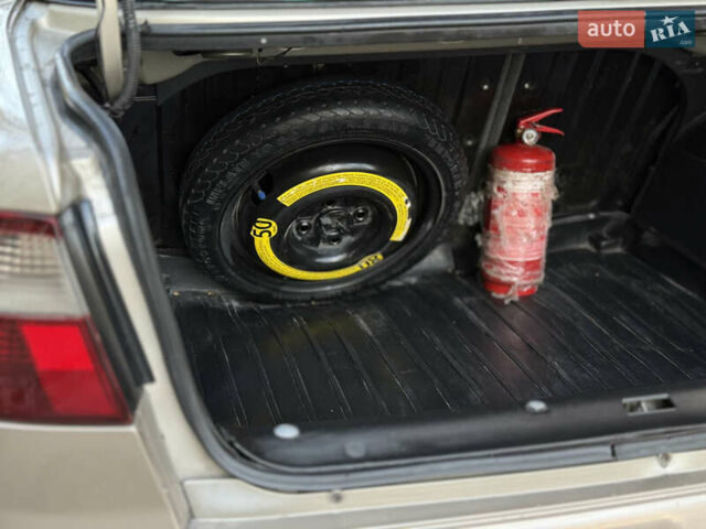 Желтый Дэу Ланос, объемом двигателя 1.6 л и пробегом 115 тыс. км за 2750 $, фото 13 на Automoto.ua