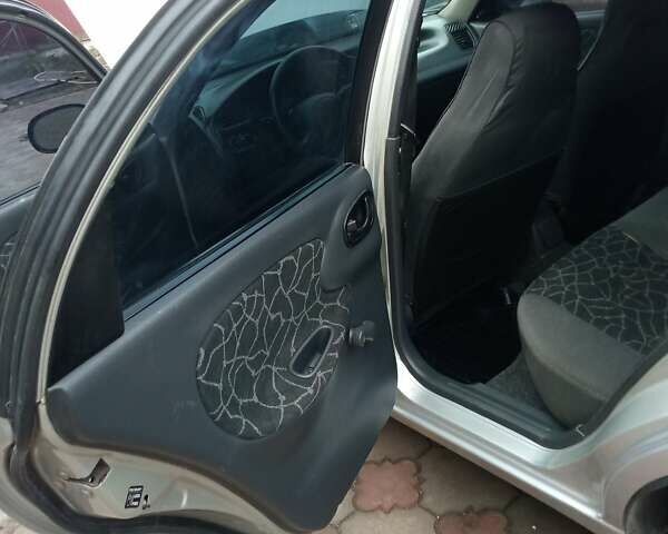 Серый Дэу Ланос, объемом двигателя 1.5 л и пробегом 300 тыс. км за 2000 $, фото 7 на Automoto.ua