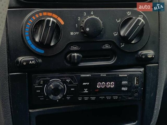 Серый Дэу Ланос, объемом двигателя 1.5 л и пробегом 164 тыс. км за 1655 $, фото 43 на Automoto.ua