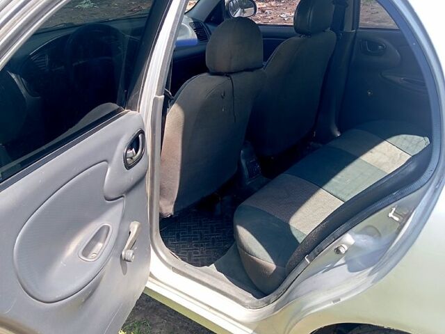 Сірий Деу Ланос, об'ємом двигуна 1.5 л та пробігом 111 тис. км за 1500 $, фото 3 на Automoto.ua