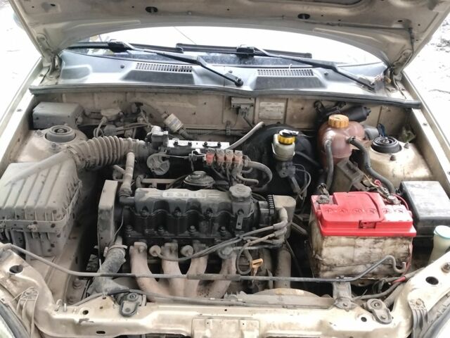 Деу Ланос 2002 у Кам'янське (Дніпродзержинськ) на Automoto.ua Сірий Деу Ланос, об'ємом двигуна 1.5 л та пробігом 131 тис. км за 1100 $, фото 3 на Automoto.ua