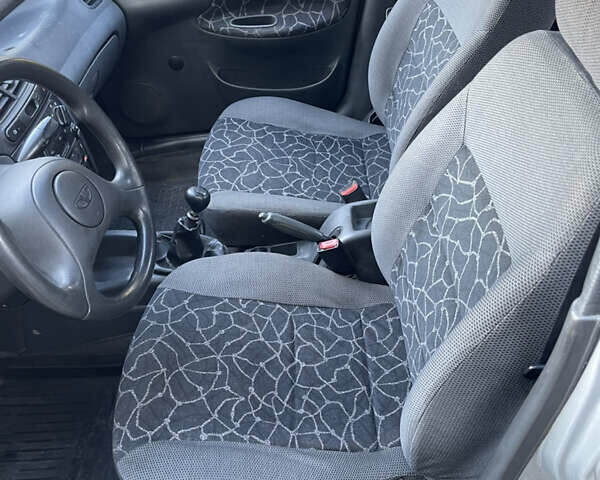 Деу Ланос 2002 у Львові на Automoto.ua Сірий Деу Ланос, об'ємом двигуна 1.5 л та пробігом 164 тис. км за 2300 $, фото 18 на Automoto.ua