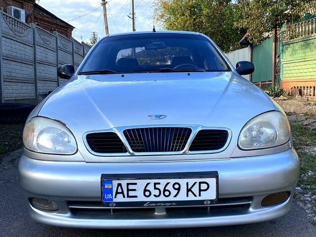Дэу Ланос 2002 в Кривом Роге на Automoto.ua Серый Дэу Ланос, объемом двигателя 1.5 л и пробегом 180 тыс. км за 2499 $, фото 1 на Automoto.ua