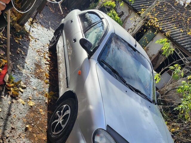 Деу Ланос 2002 у Сумах на Automoto.ua Сірий Деу Ланос, об'ємом двигуна 1.5 л та пробігом 258 тис. км за 1429 $, фото 3 на Automoto.ua