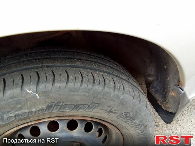 Деу Ланос 2002 у Черкасах на Automoto.ua Сірий Деу Ланос, об'ємом двигуна 1.5 л та пробігом 253 тис. км за 2100 $, фото 3 на Automoto.ua