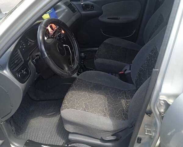 Деу Ланос 2002 у Кропивницькому (Кіровограді) на Automoto.ua Сірий Деу Ланос, об'ємом двигуна 1.3 л та пробігом 300 тис. км за 1800 $, фото 3 на Automoto.ua