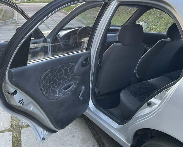 Деу Ланос 2002 у Львові на Automoto.ua Сірий Деу Ланос, об'ємом двигуна 1.5 л та пробігом 164 тис. км за 2300 $, фото 21 на Automoto.ua