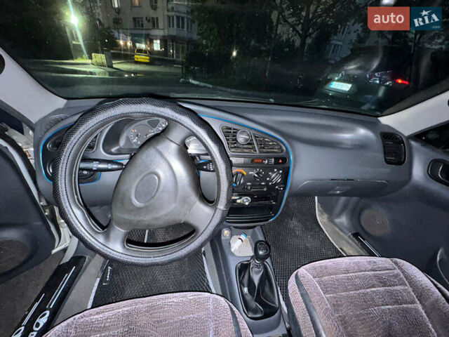 Сірий Деу Ланос, об'ємом двигуна 1.5 л та пробігом 248 тис. км за 3100 $, фото 7 на Automoto.ua