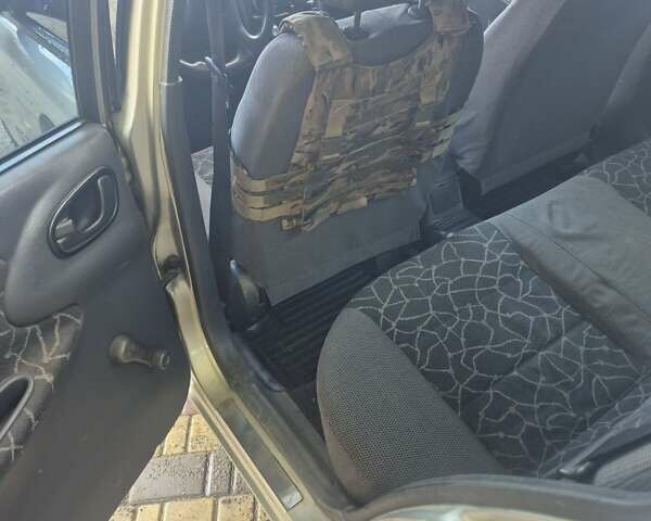 Дэу Ланос 2003 в Новомосковске на Automoto.ua Серый Дэу Ланос, объемом двигателя 1.5 л и пробегом 220 тыс. км за 2200 $, фото 2 на Automoto.ua