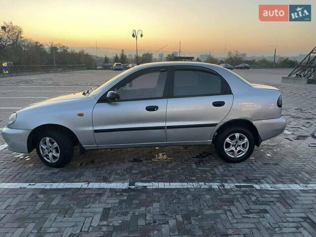 Деу Ланос 2003 у Харкові на Automoto.ua Сірий Деу Ланос, об'ємом двигуна 1.5 л та пробігом 222 тис. км за 2200 $, фото 1 на Automoto.ua