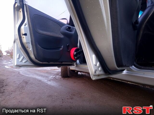 Серый Дэу Ланос, объемом двигателя 1.6 л и пробегом 200 тыс. км за 1500 $, фото 7 на Automoto.ua