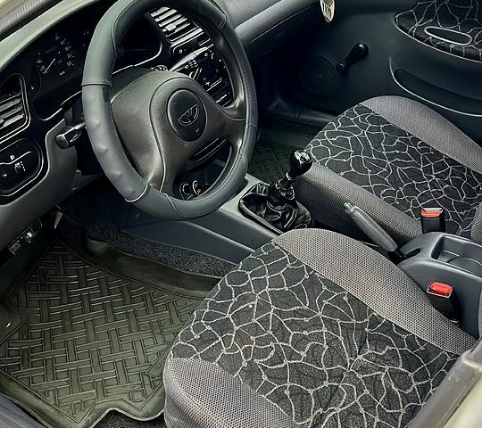 Серый Дэу Ланос, объемом двигателя 1.5 л и пробегом 286 тыс. км за 2000 $, фото 4 на Automoto.ua