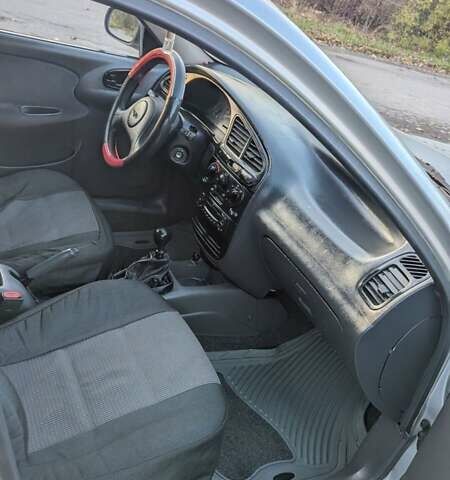 Деу Ланос 2004 у Старокостянтинів на Automoto.ua Сірий Деу Ланос, об'ємом двигуна 1.5 л та пробігом 183 тис. км за 2100 $, фото 11 на Automoto.ua