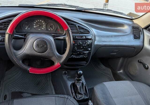 Деу Ланос 2004 у Старокостянтинів на Automoto.ua Сірий Деу Ланос, об'ємом двигуна 1.5 л та пробігом 183 тис. км за 2100 $, фото 6 на Automoto.ua