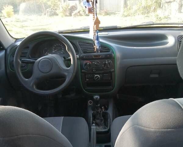 Деу Ланос 2004 у Новой Ушице на Automoto.ua Сірий Деу Ланос, об'ємом двигуна 1.5 л та пробігом 203 тис. км за 1700 $, фото 1 на Automoto.ua