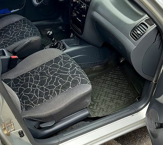 Серый Дэу Ланос, объемом двигателя 1.5 л и пробегом 286 тыс. км за 2000 $, фото 6 на Automoto.ua