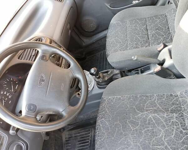 Сірий Деу Ланос, об'ємом двигуна 1.6 л та пробігом 161 тис. км за 2700 $, фото 2 на Automoto.ua