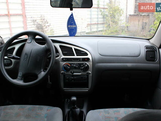 Деу Ланос 2005 у Житомирі на Automoto.ua Сірий Деу Ланос, об'ємом двигуна 1.6 л та пробігом 215 тис. км за 1750 $, фото 7 на Automoto.ua