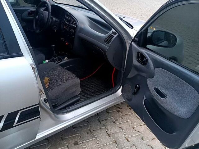 Дэу Ланос 2005 в Черновцах на Automoto.ua Серый Дэу Ланос, объемом двигателя 1.3 л и пробегом 333 тыс. км за 1999 $, фото 4 на Automoto.ua