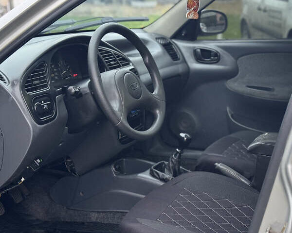 Сірий Деу Ланос, об'ємом двигуна 1.5 л та пробігом 302 тис. км за 2850 $, фото 17 на Automoto.ua