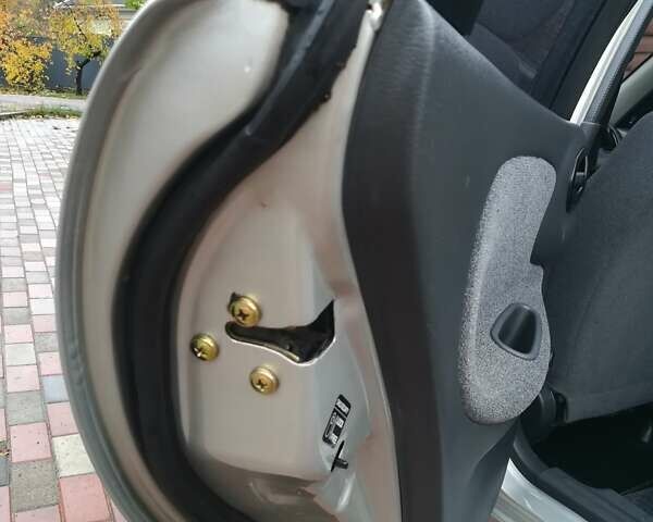 Сірий Деу Ланос, об'ємом двигуна 1.5 л та пробігом 77 тис. км за 3200 $, фото 15 на Automoto.ua