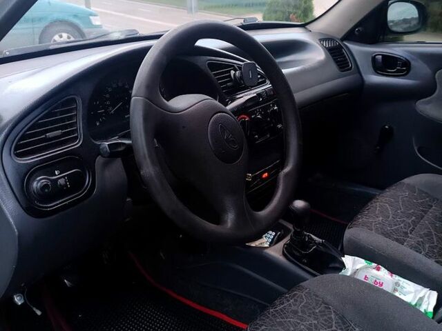 Дэу Ланос 2005 в Черновцах на Automoto.ua Серый Дэу Ланос, объемом двигателя 1.3 л и пробегом 333 тыс. км за 1999 $, фото 3 на Automoto.ua