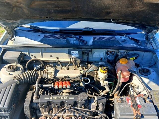 Серый Дэу Ланос, объемом двигателя 1.5 л и пробегом 440 тыс. км за 2000 $, фото 3 на Automoto.ua