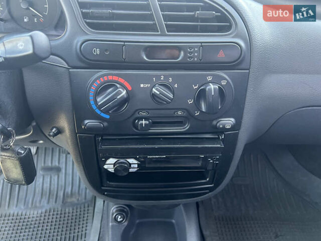 Деу Ланос 2006 у Києві на Automoto.ua Сірий Деу Ланос, об'ємом двигуна 1.5 л та пробігом 205 тис. км за 1950 $, фото 25 на Automoto.ua