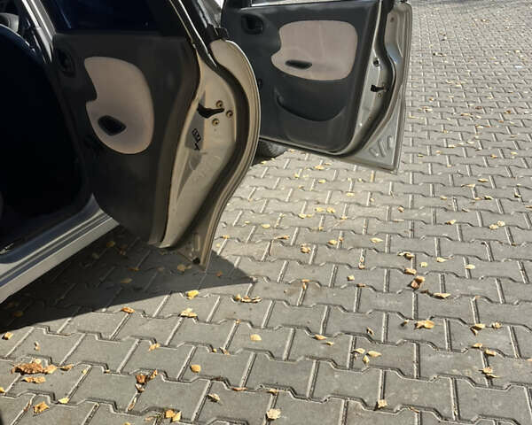 Деу Ланос 2006 у Жмеренке на Automoto.ua Сірий Деу Ланос, об'ємом двигуна 1.3 л та пробігом 179 тис. км за 1650 $, фото 7 на Automoto.ua