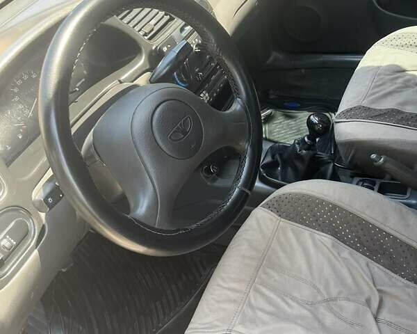 Серый Дэу Ланос, объемом двигателя 1.5 л и пробегом 300 тыс. км за 2350 $, фото 4 на Automoto.ua