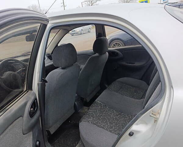 Серый Дэу Ланос, объемом двигателя 1.5 л и пробегом 270 тыс. км за 2000 $, фото 4 на Automoto.ua