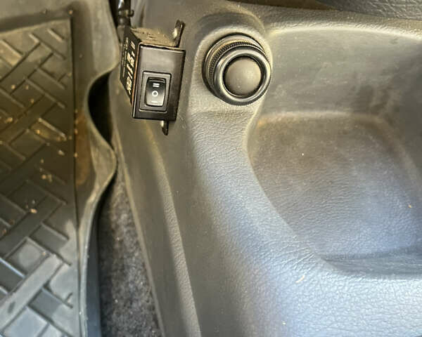 Деу Ланос 2006 у Жмеренке на Automoto.ua Сірий Деу Ланос, об'ємом двигуна 1.3 л та пробігом 179 тис. км за 1650 $, фото 17 на Automoto.ua