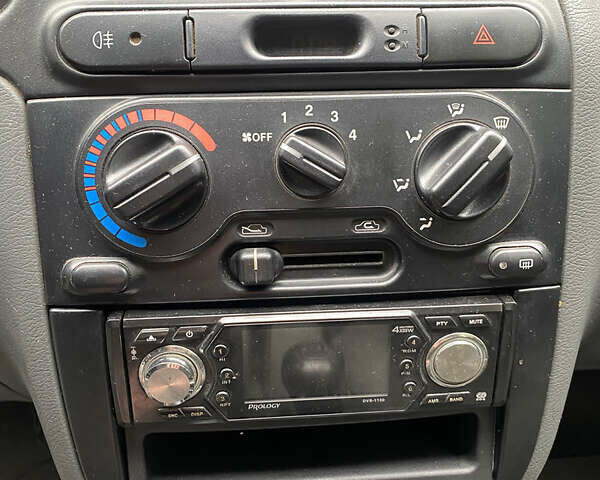 Сірий Деу Ланос, об'ємом двигуна 1.5 л та пробігом 241 тис. км за 1500 $, фото 17 на Automoto.ua